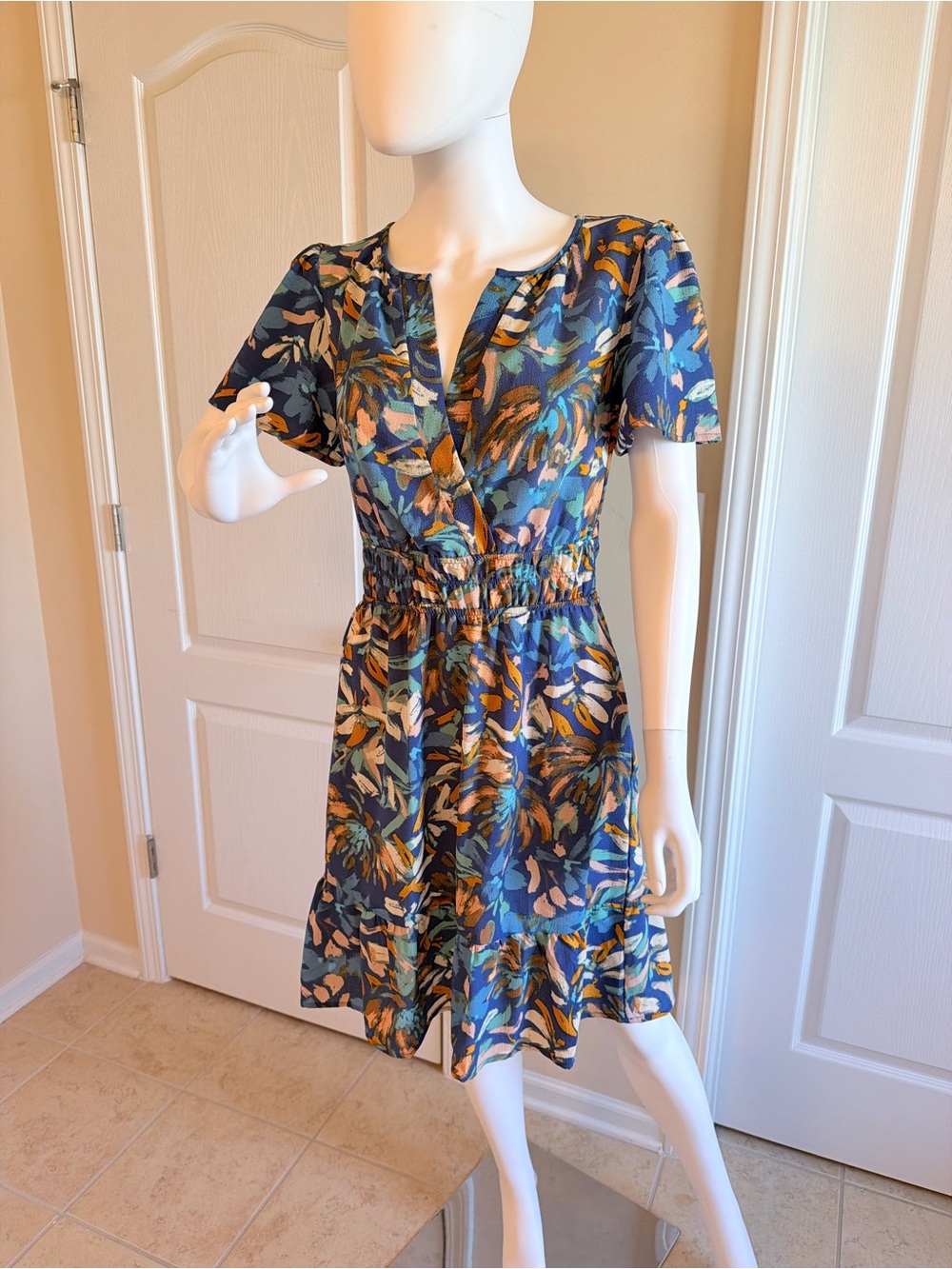 New Monteau Los Angeles Navy Blue Floral Short Sleeve Dress Gold accents Pockets